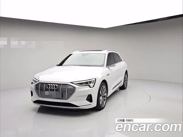 Audi e-tron 2021 — photo 1
