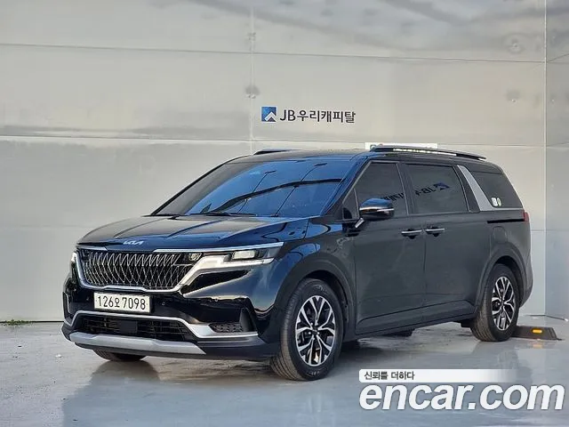 Kia Canival 2023 — photo 1
