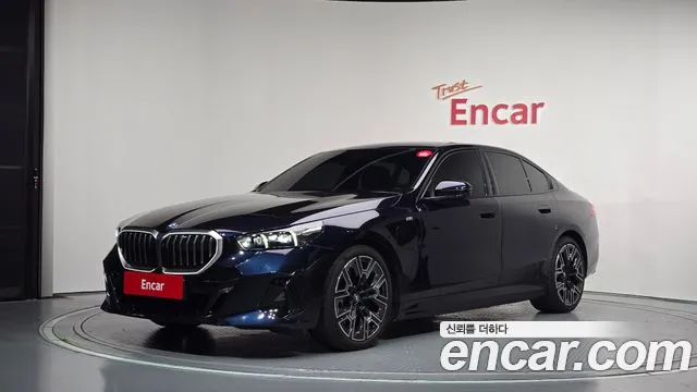 BMW 5-Series 2025 — photo 1