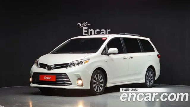 Toyota Sienna 2018 — photo 1