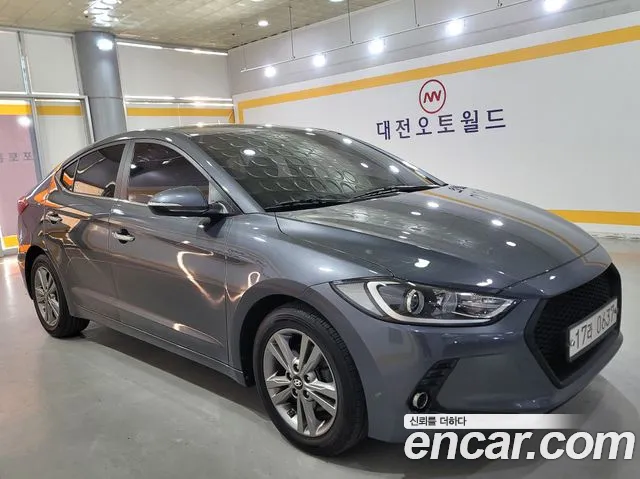 Hyundai AVANTE 2017 — photo 1