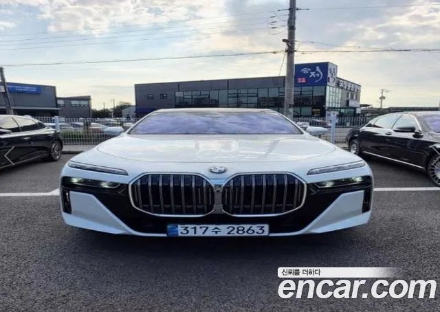 BMW 7-Series 2026 — photo 1