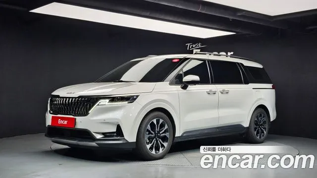 Kia Canival 2023 — photo 1