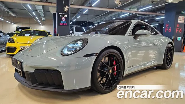 Porsche 911 2025 — photo 1