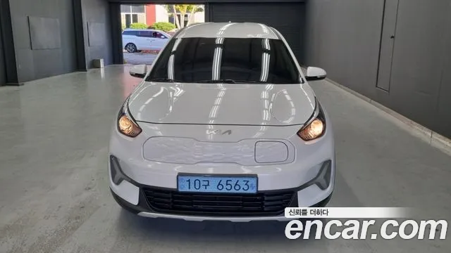 Kia Niro 2023 — photo 1