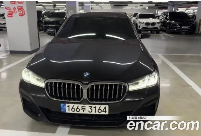 BMW 5-Series 2023 — photo 1
