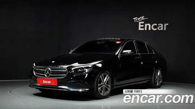Mercedes-Benz E-Class 2023 — photo 1