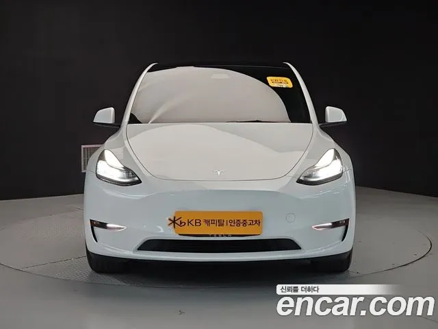 Tesla Model Y 2022 — photo 1