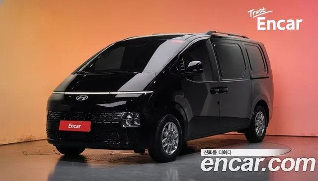 Hyundai Staria 2025 — photo 1