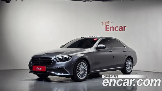 Mercedes-Benz E-Class 2022 — photo 1