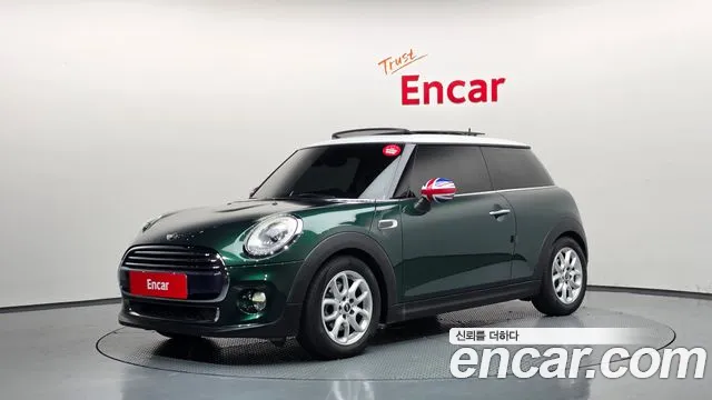 Mini Cooper 2016 — photo 1