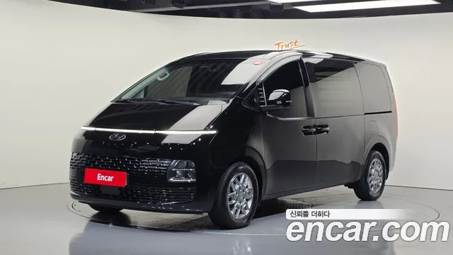 Hyundai Staria 2022 — photo 1