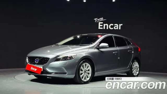 Volvo V40 2016 — photo 1