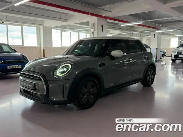 Mini Cooper 2023 — photo 1