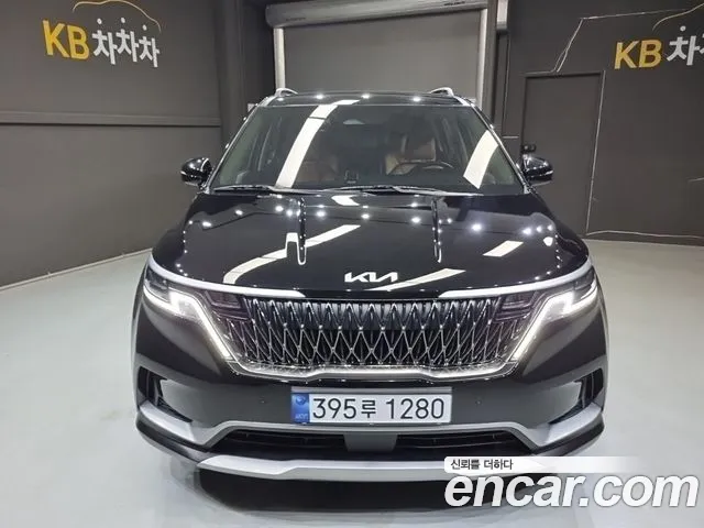 Kia Canival 2023 — photo 1