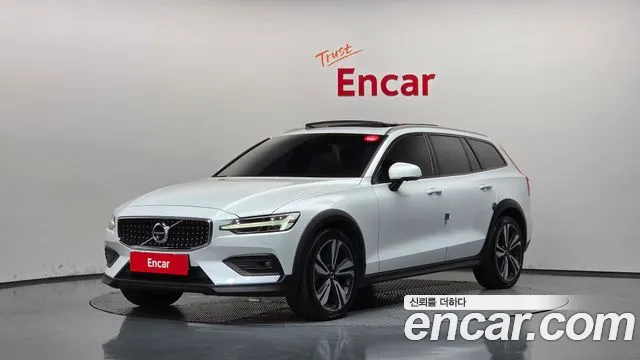 Volvo V60 2020 — photo 1