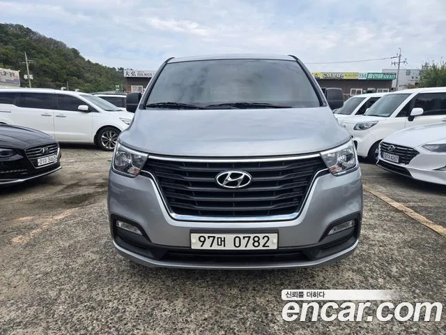 Hyundai Starex 2021 — photo 1