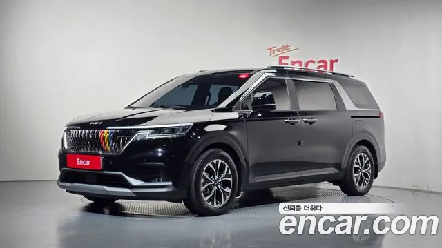 Kia Canival 2023 — photo 1