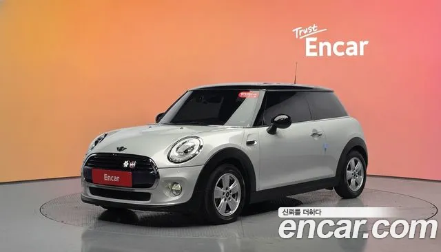 Mini Cooper 2018 — photo 1