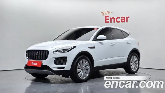 Jaguar E-PACE 2018 — photo 1