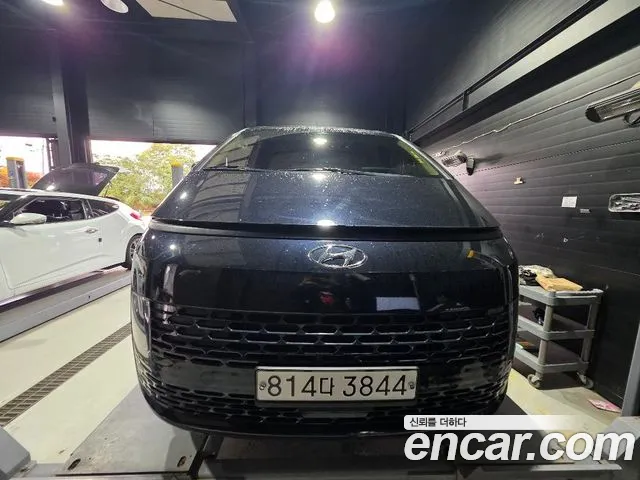 Hyundai Staria 2023 — photo 1