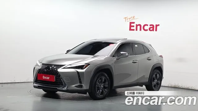 Lexus UX 2023 — photo 1
