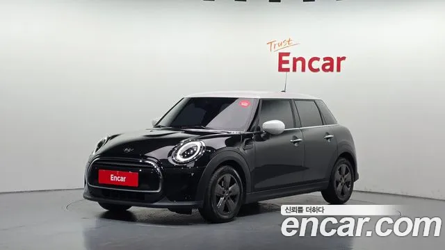 Mini Cooper 2023 — photo 1