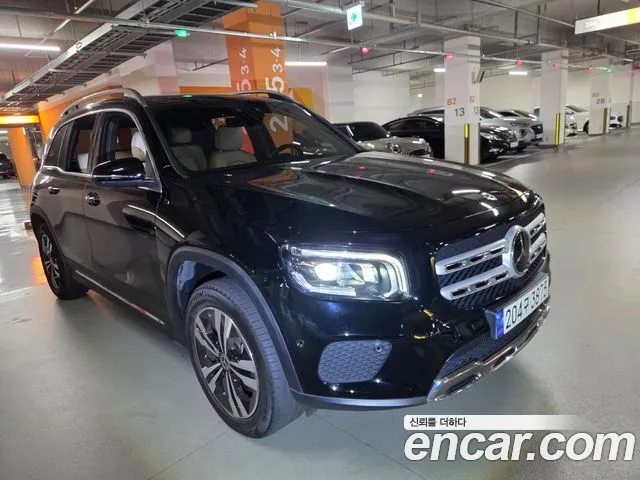 Mercedes-Benz GLB-Class 2023 — photo 1