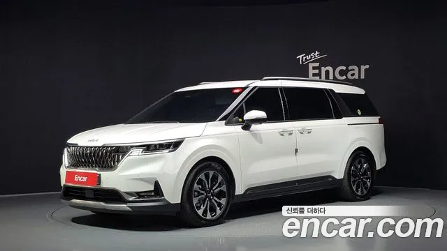 Kia Canival 2023 — photo 1