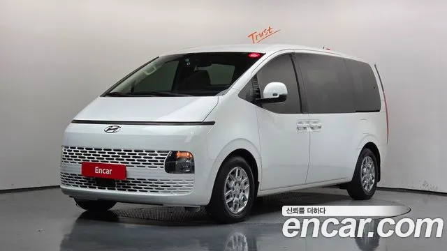 Hyundai Staria 2022 — photo 1