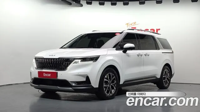 Kia Canival 2023 — photo 1