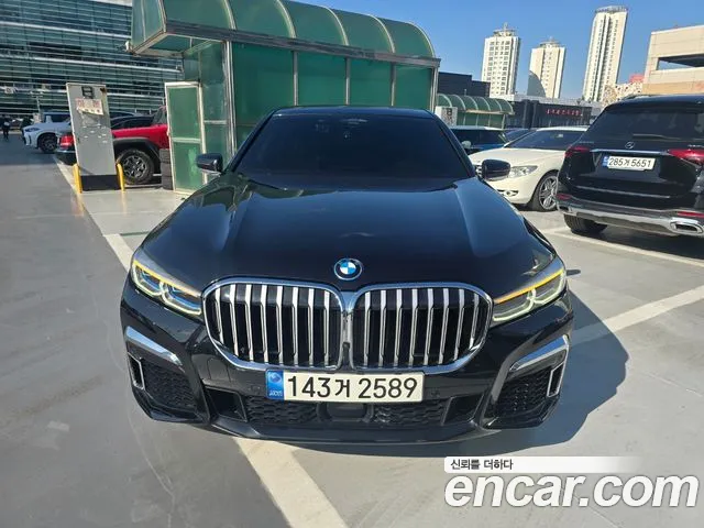 BMW 7-Series 2022 — photo 1