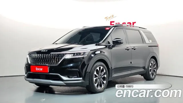 Kia Canival 2023 — photo 1
