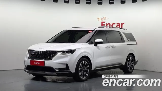 Kia Canival 2023 — photo 1