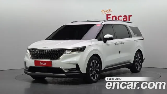 Kia Canival 2023 — photo 1