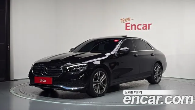 Mercedes-Benz E-Class 2023 — photo 1