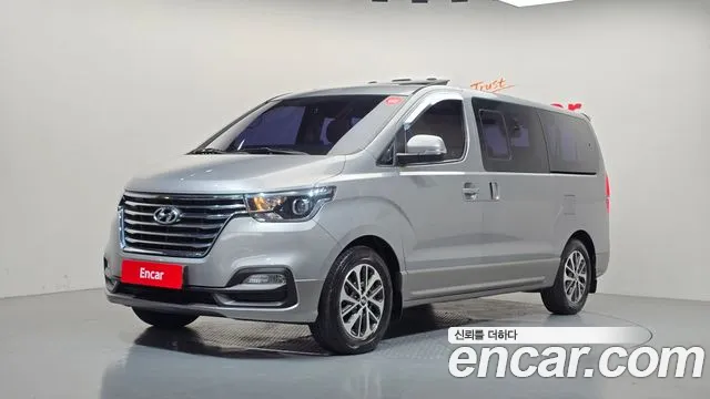 Hyundai Starex 2018 — photo 1