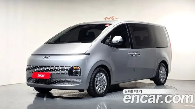 Hyundai Staria 2023 — photo 1