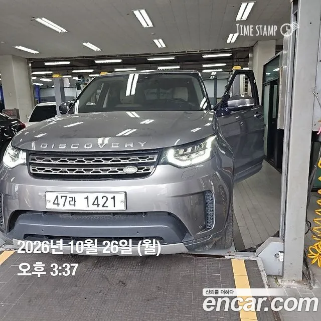 Land Rover Discovery 2019 — photo 1