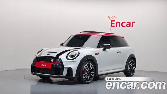 Mini Cooper 2024 — photo 1