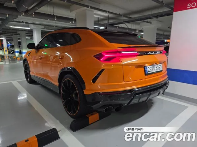 Lamborghini Urus 2022 — photo 1