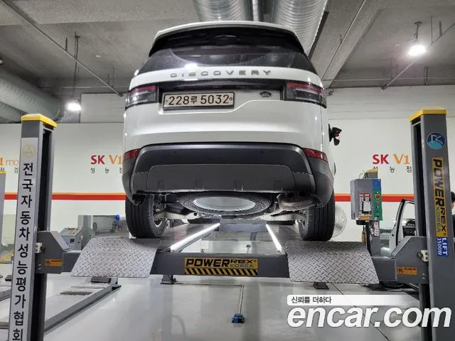 Land Rover Discovery 2018 — photo 1