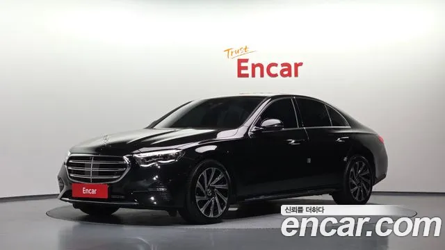 Mercedes-Benz E-Class 2025 — photo 1
