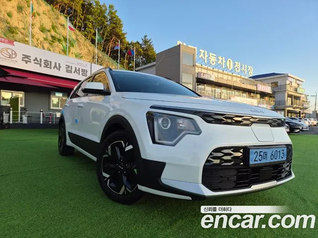 Kia Niro 2023 — photo 1