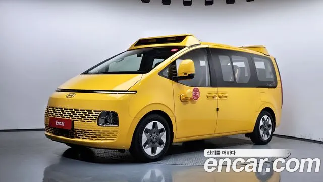 Hyundai Staria 2025 — photo 1