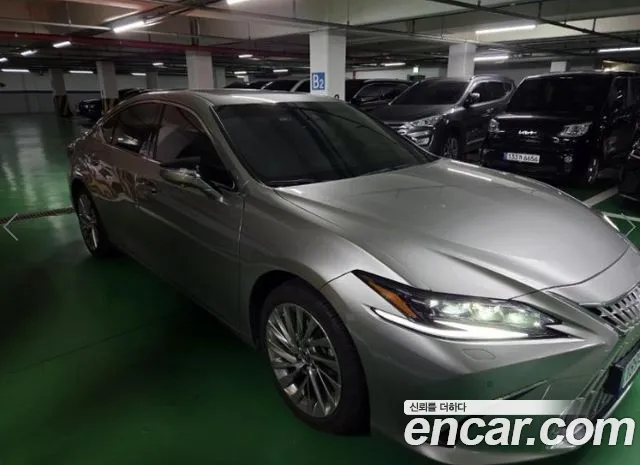 Lexus ES 2025 — photo 1