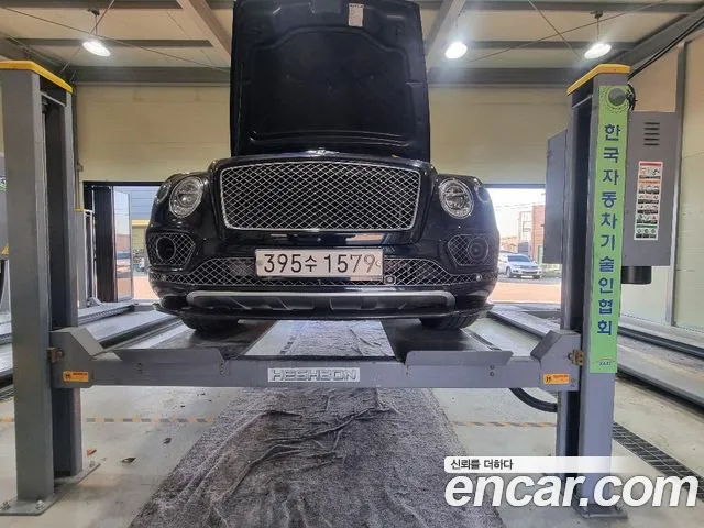 Bentley Bentayga 2017 — photo 1