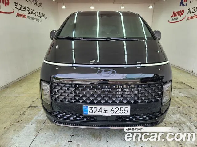 Hyundai Staria 2025 — photo 1