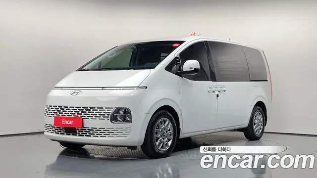 Hyundai Staria 2025 — photo 1