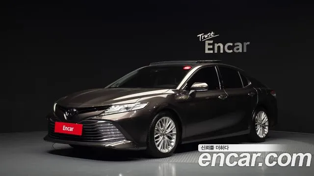 Toyota Camry 2019 — photo 1